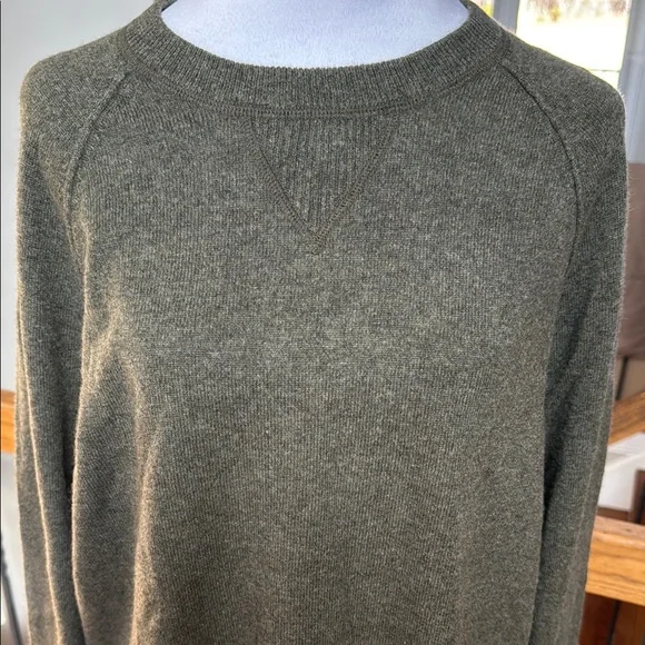 NWT Cashmere AE 77 American Eagle Outfitters Olive Crew Neck Sweater - Picture 3 of 9